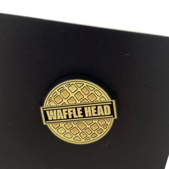 VANS Off The Wall Family Pin Waffle Head Gold Classic VN0009M9NOA - Picture 4 of 6